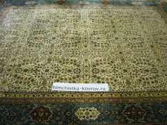 Чистка шелкового ковра ручной работы