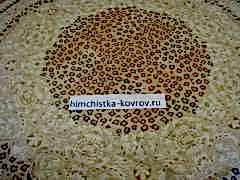 Круглый ковер после водной чистки