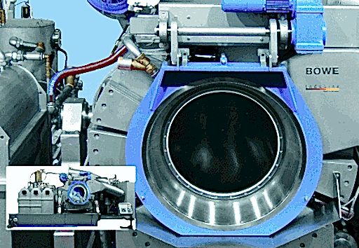 Специализированный агрегат, в котором проводится химчистка ковров на фабрике